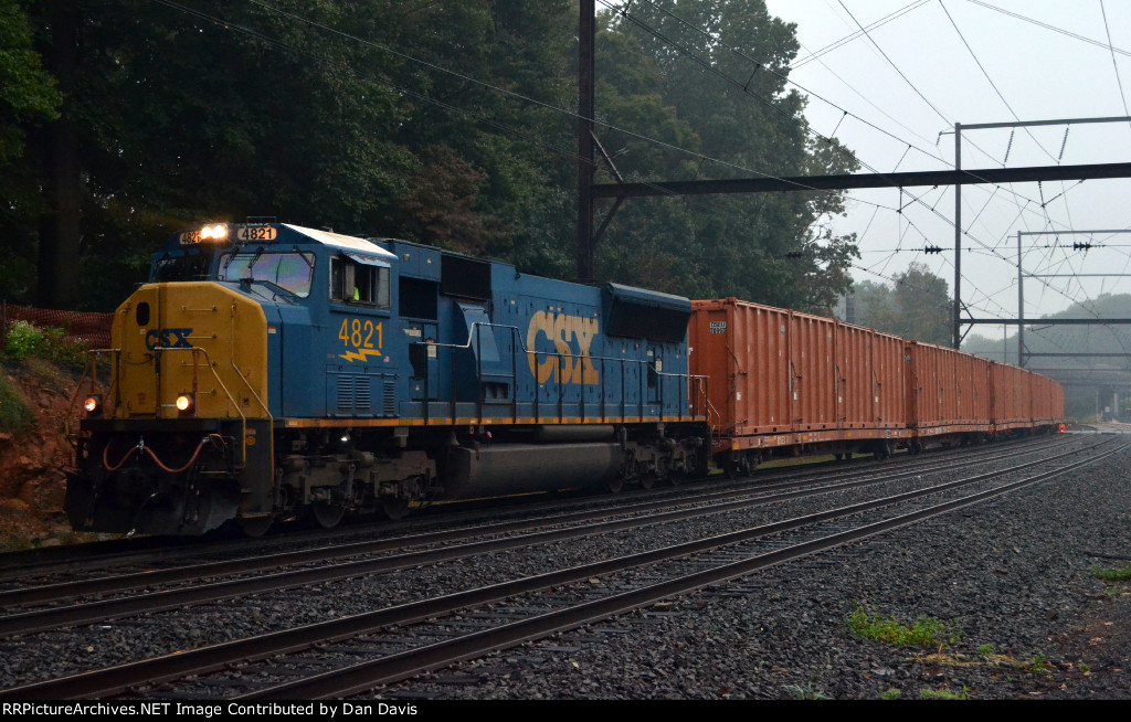 CSX SD70AC 4821 leads Q706-02